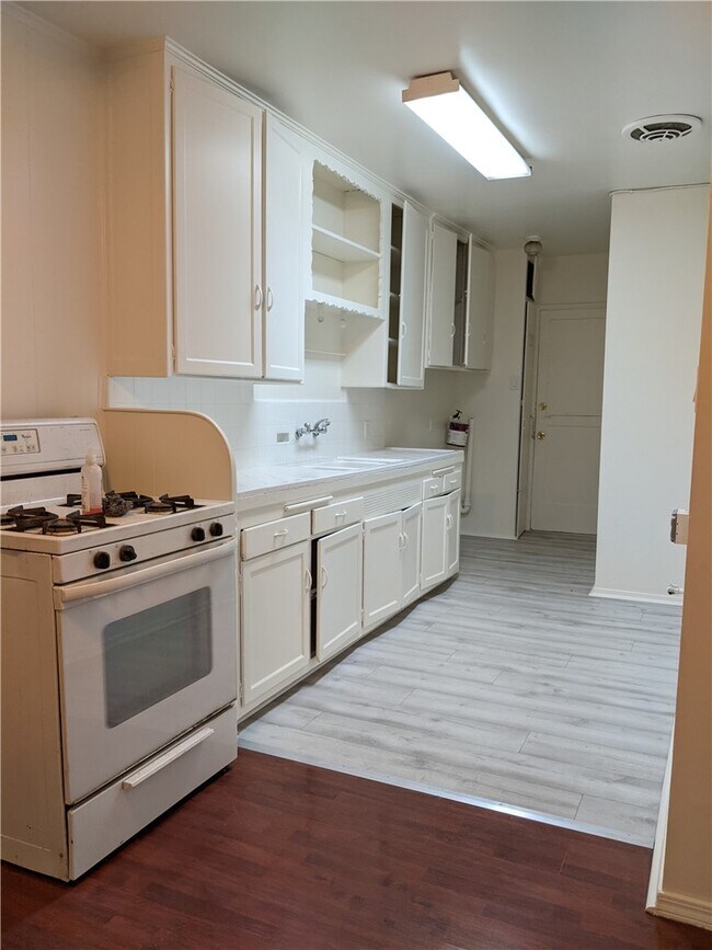 Building Photo - 2675 W 11th St