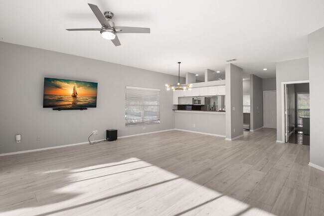 Building Photo - "Spacious 3-Bed, 2-Bath Condo Retreat in V...