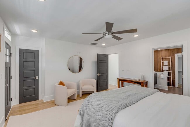 Building Photo - Fully Furnished Downtown Rental