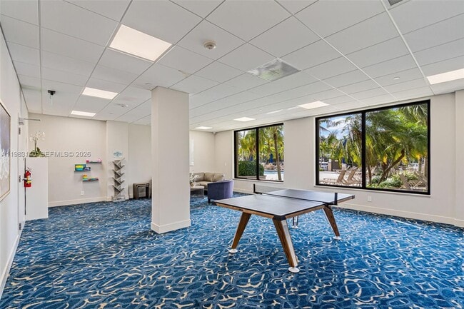 Building Photo - 90 Edgewater Dr