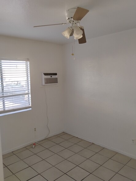 Building Photo - 3233 W Melvin St