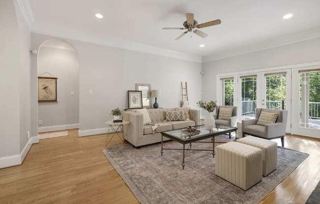 Building Photo - 5909 Greenevers Dr