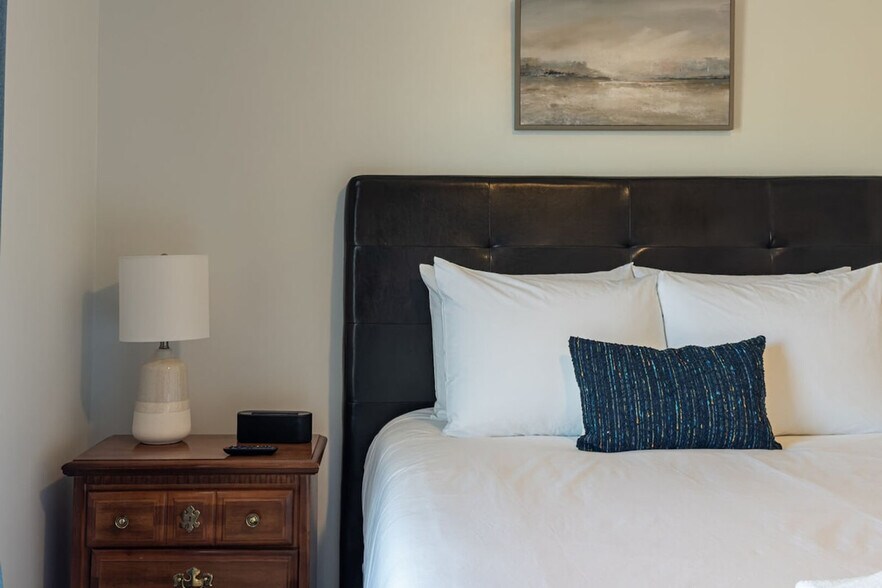 Building Photo - 530 Waterford Dr