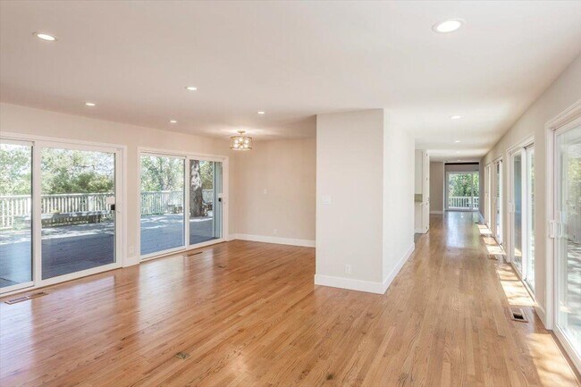 Building Photo - 13434 Old Oak Way