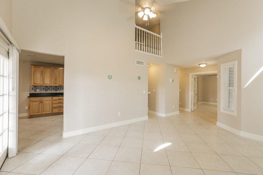 Building Photo - 1915 S 39th St