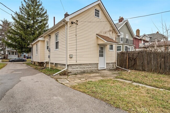 Building Photo - 3753 W 139th St