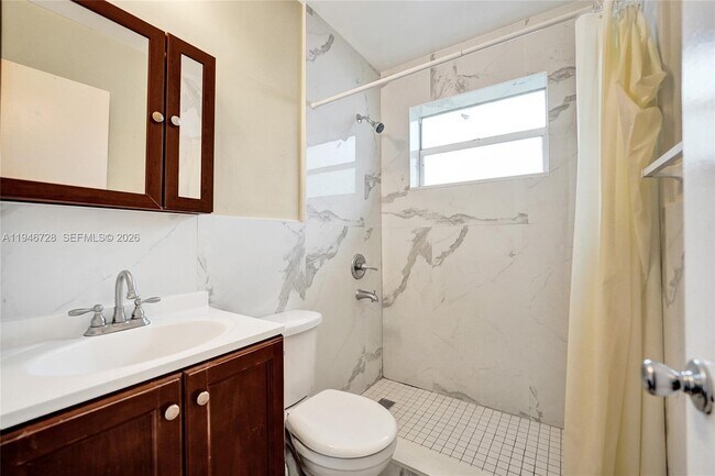 Building Photo - 111 SE 4th Ave