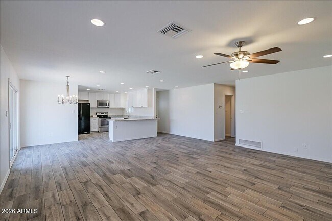 Building Photo - 536 N Cheri Lynn Dr