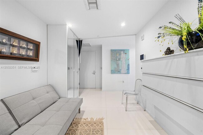 Building Photo - 17121 Collins Ave