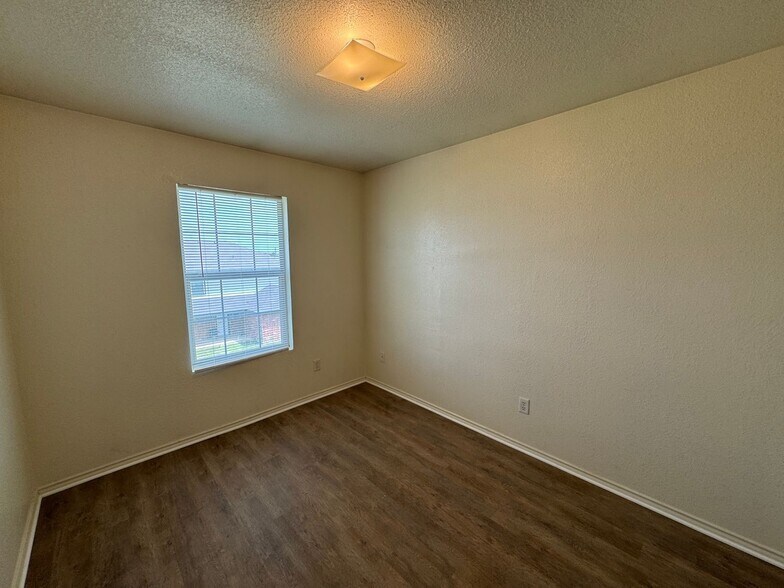 Building Photo - 4405 Abigail Dr