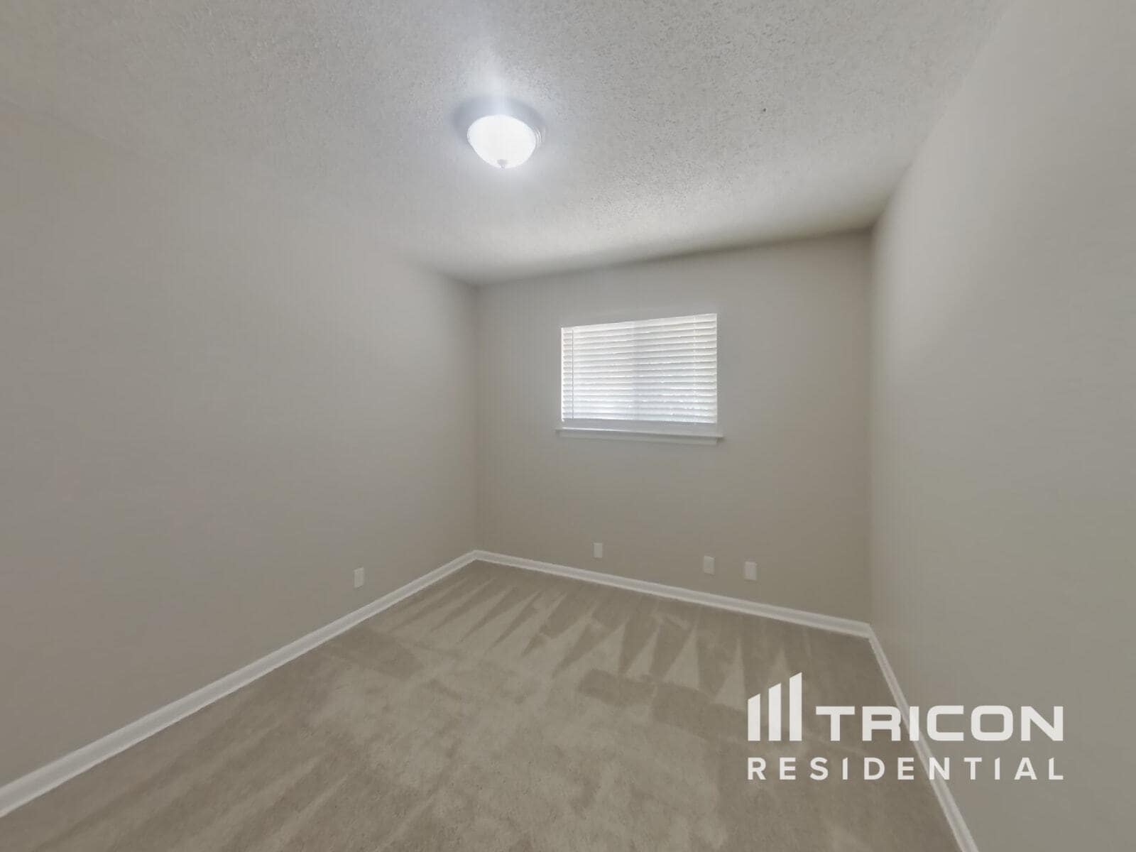 Building Photo - 206 Royal Dr