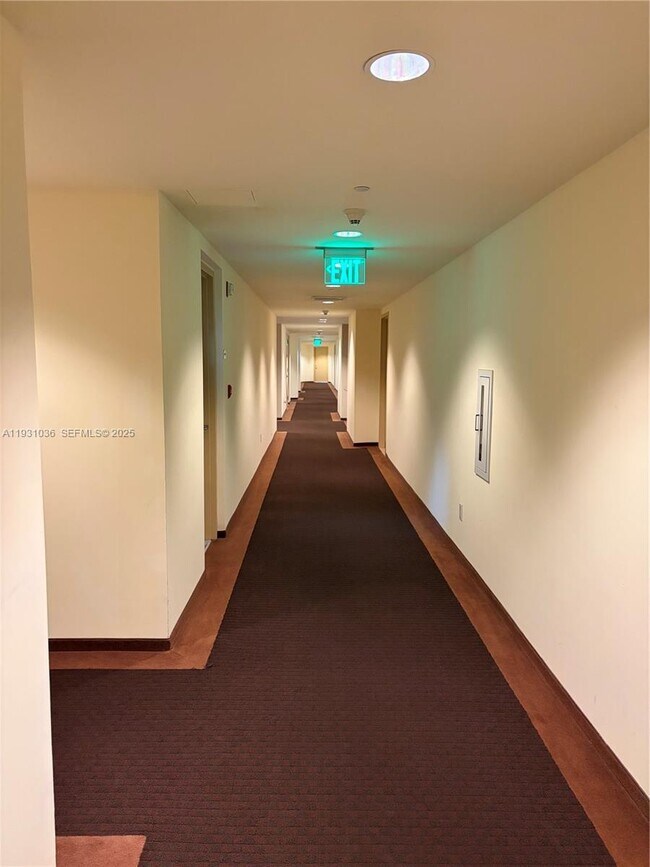 Building Photo - 2475 Brickell Ave