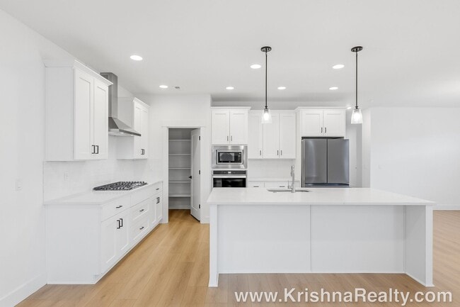 Building Photo - Spacious 5 BR | 3 BA | Modern Corner-Lot Single-Family Home | Farmstead Crossing Neighborhood