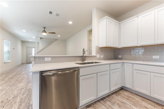 Building Photo - 8304 Mimi Ln