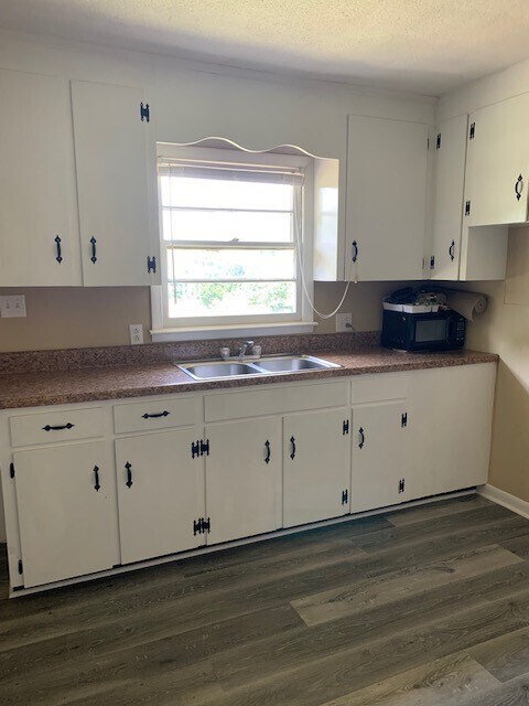 kitchen - 718 Mylinda Dr