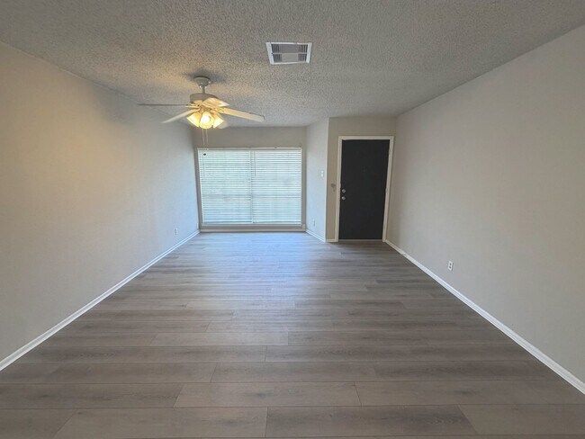 Building Photo - 5263 Charolais Dr