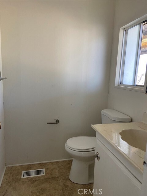 Building Photo - 5450 Almond Dr