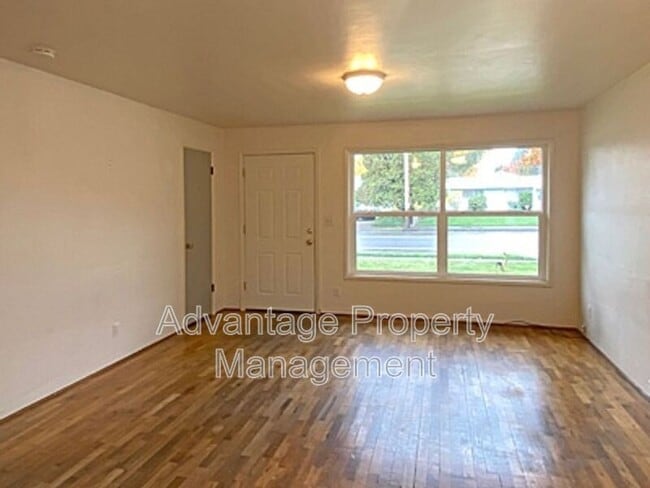 Building Photo - 1523 NW Kings Blvd