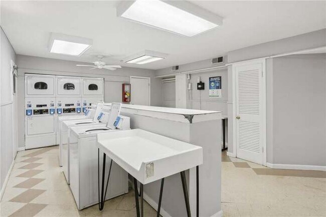 24-hrs secured laundry - 3117 Colonial Way