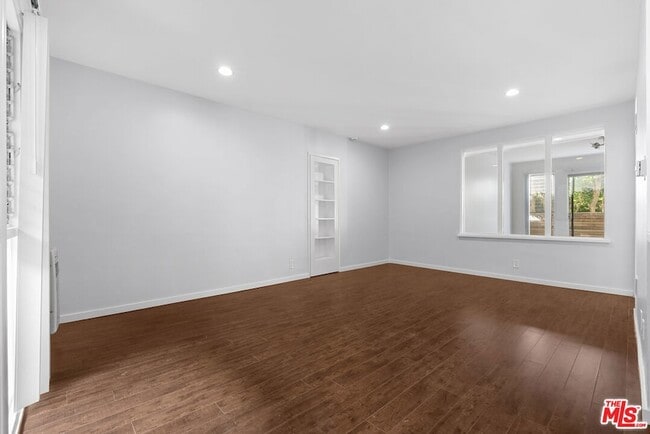 Building Photo - 612 Huntley Dr