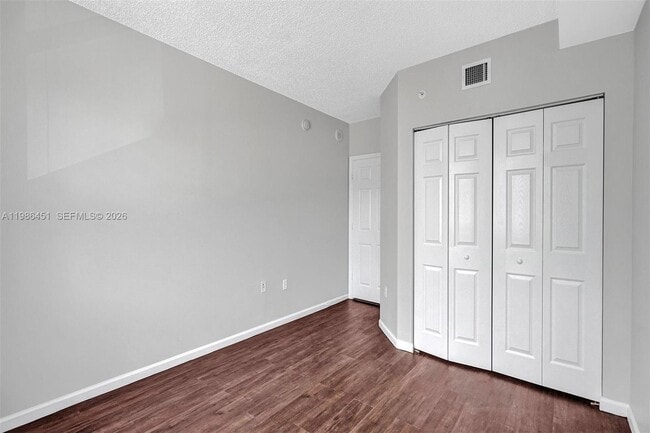 Building Photo - 17150 N Bay Rd