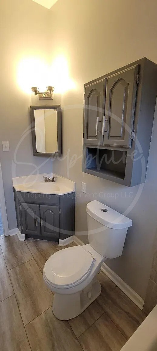 Building Photo - 2815 S Collin Ave