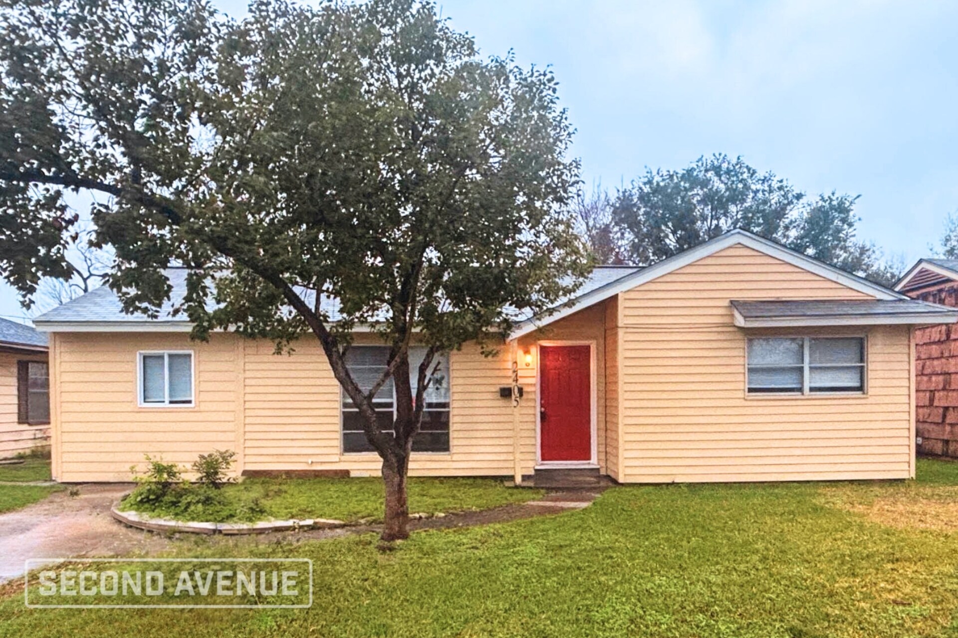 Building Photo - 2405 Pomona Dr
