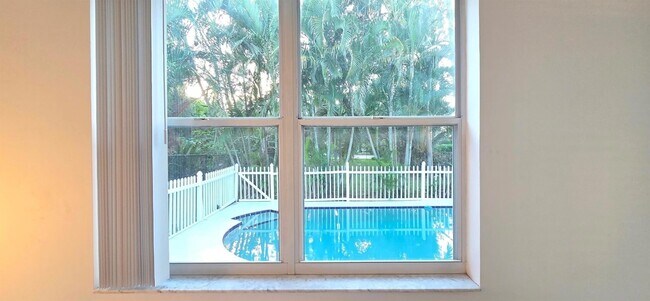 Building Photo - 661 Lake Wellington Dr