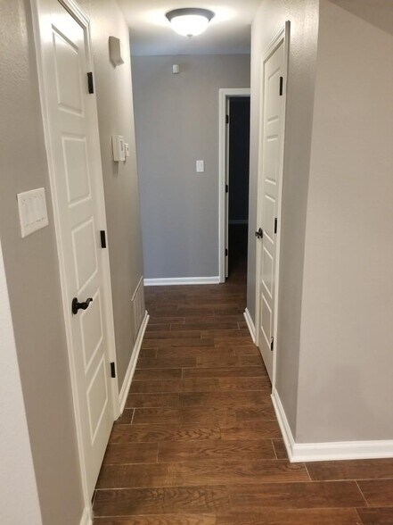 Building Photo - 1817 Troy Cir