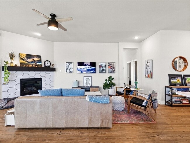 Building Photo - 2240 Lazy Dog Ln