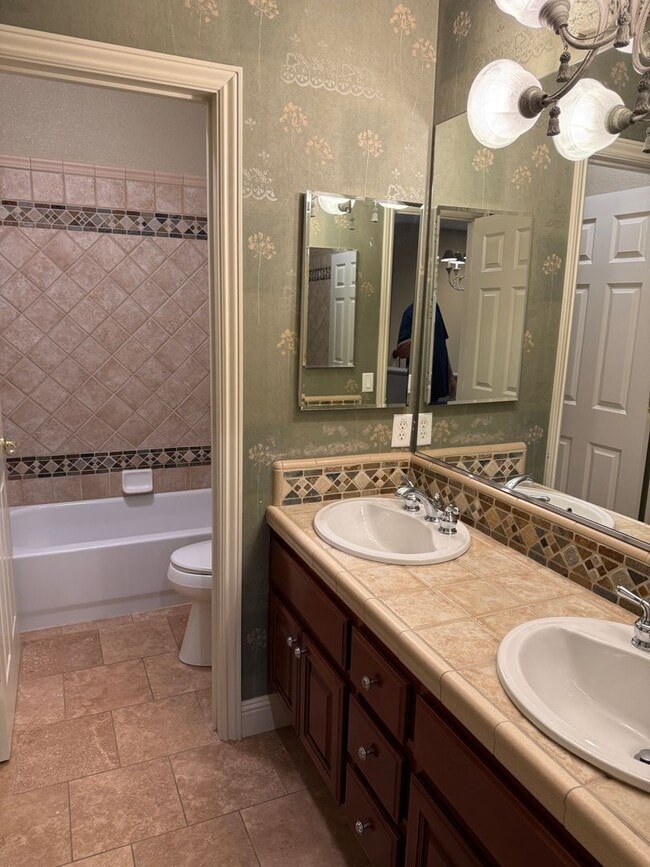 Building Photo - Beautiful 3 bedroom plus loft and office in highly sought Serrano community!