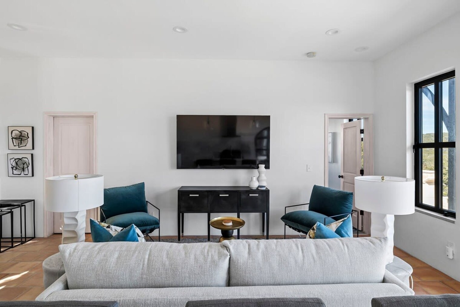 Building Photo - 2701 Bumble Bee Dr