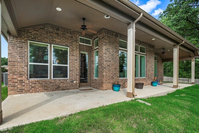 Building Photo - 1810 Daly Way