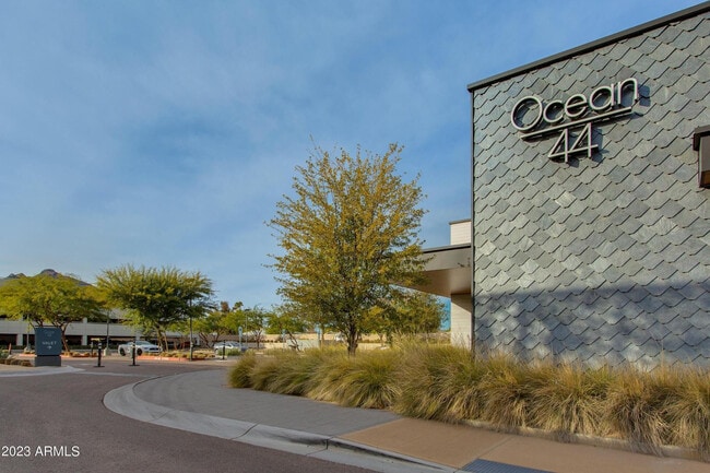 Building Photo - 7127 E Rancho Vista Dr