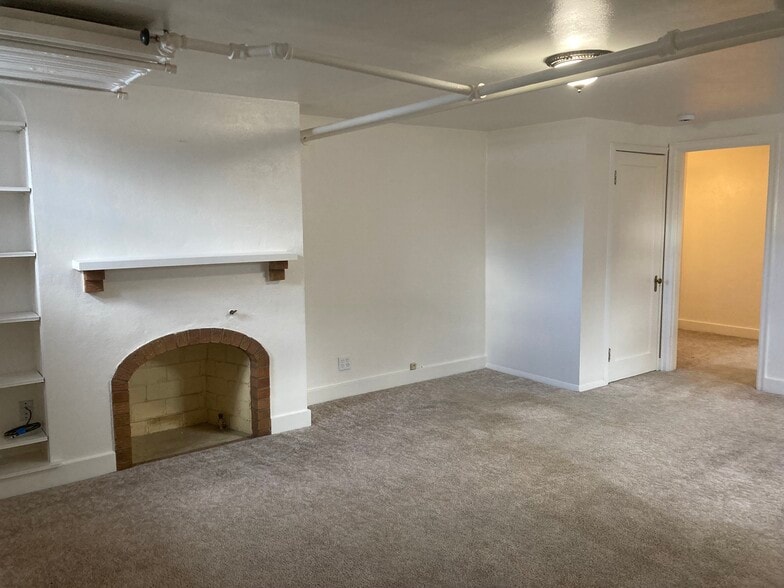 Primary Photo - 361 N 8th St