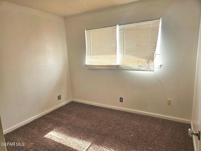 Building Photo - 3411 Garnet Dr