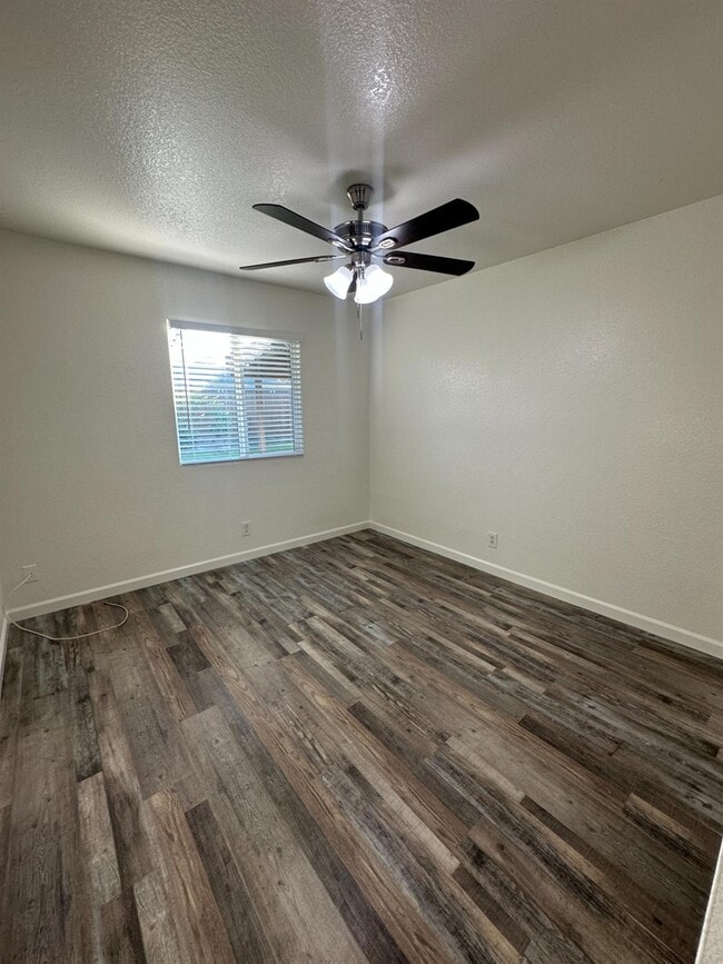 Building Photo - 440 N Homsy Ave