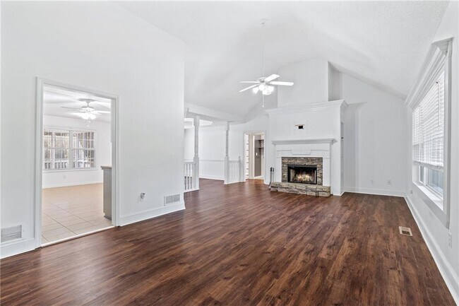 Building Photo - 204 Red Fox Ct