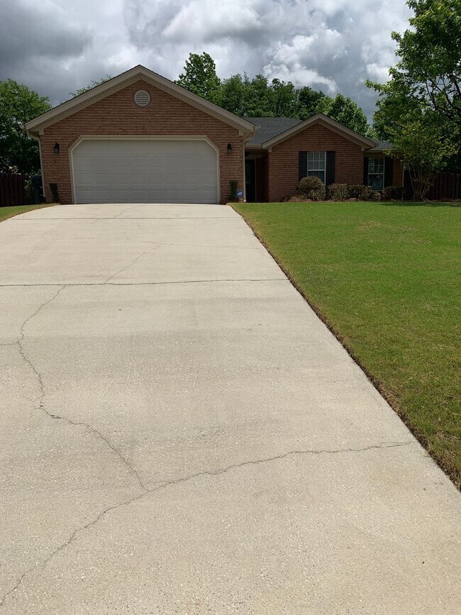 Building Photo - 816 Stoneview Dr