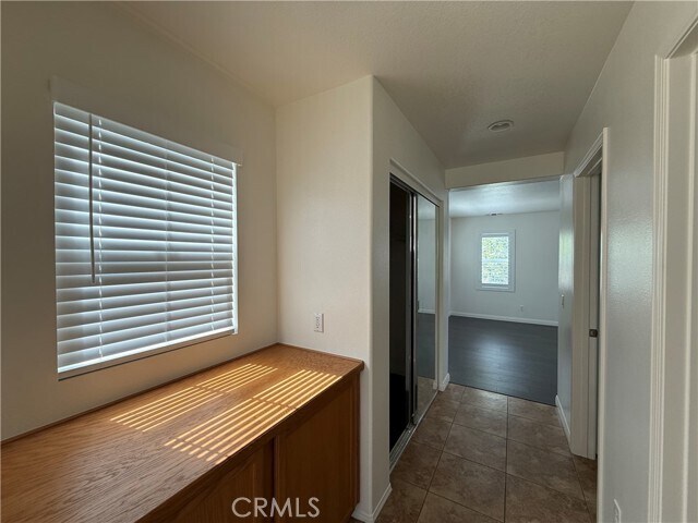 Building Photo - 506 N Placer Privado