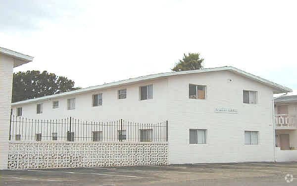 Building Photo - Iris Flats