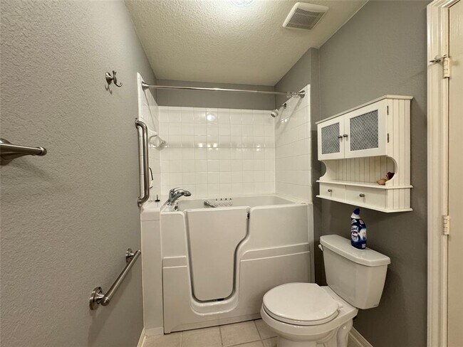 Building Photo - 5822 Pinellas Park Ct