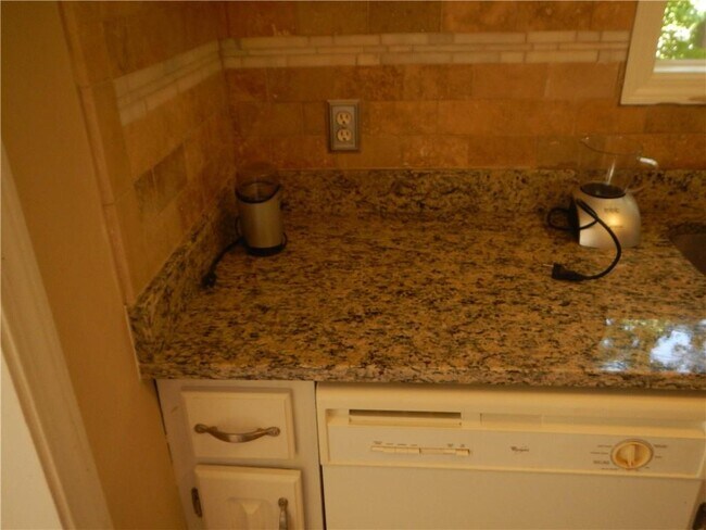 Building Photo - 5516 Pinedale Cir