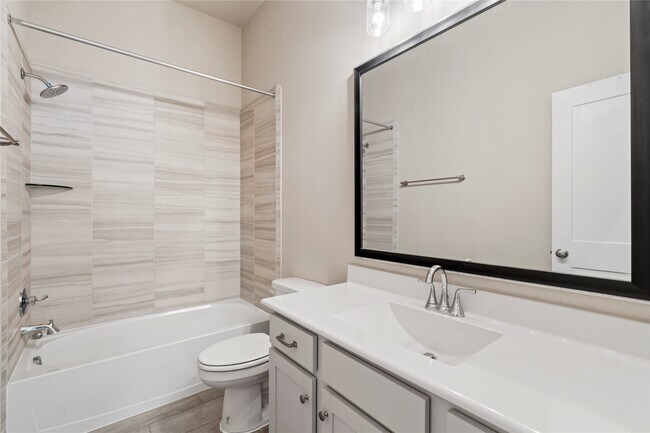Building Photo - 939 Malibu Shr Ln