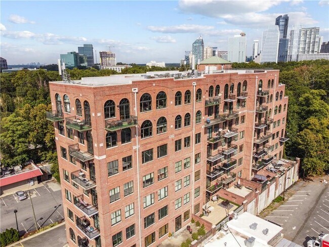 Building Photo - 3235 Roswell Rd NE