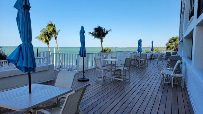 Building Photo - Annual or seasonal turnkey furnished renov...