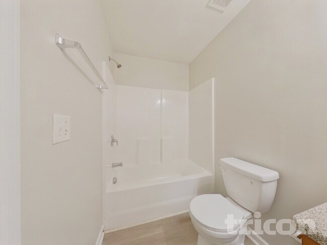 Building Photo - 3333 Lowland Dr