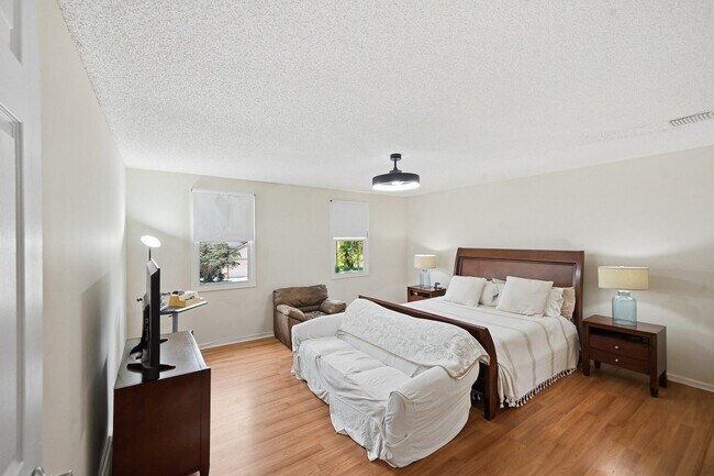 Building Photo - 15073 Oak Chase Ct