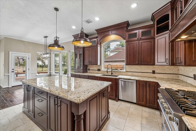 Building Photo - 123 N Concord Forest Cir