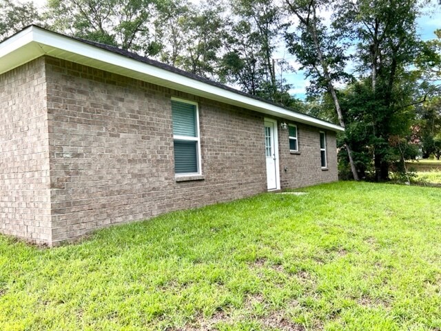 Building Photo - 100 Trailwood Ln